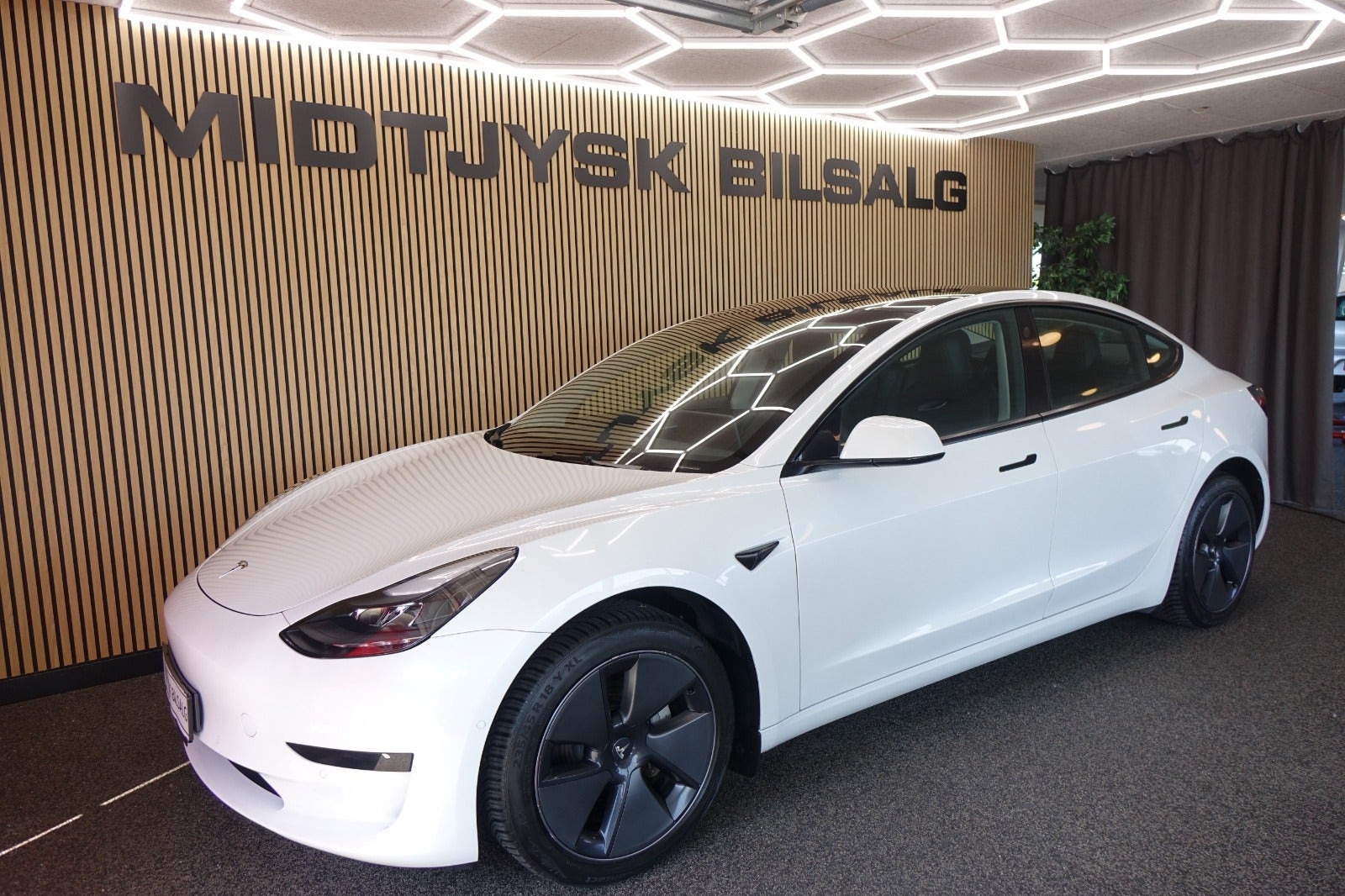 Tesla Model 3 RWD