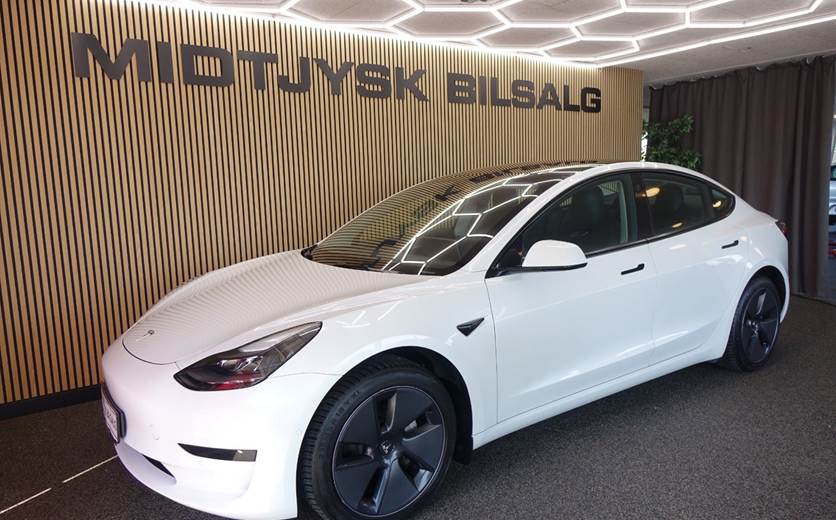 Tesla Model 3 RWD