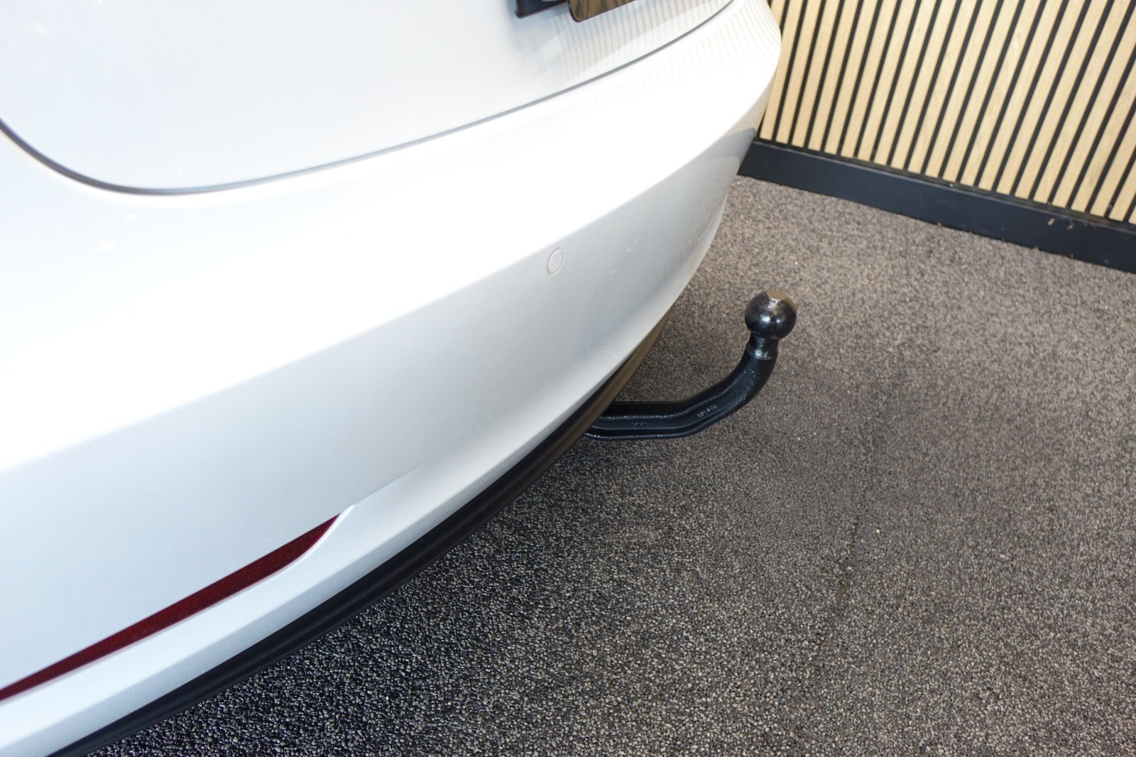 Hvid Tesla Model 3 fra 2023