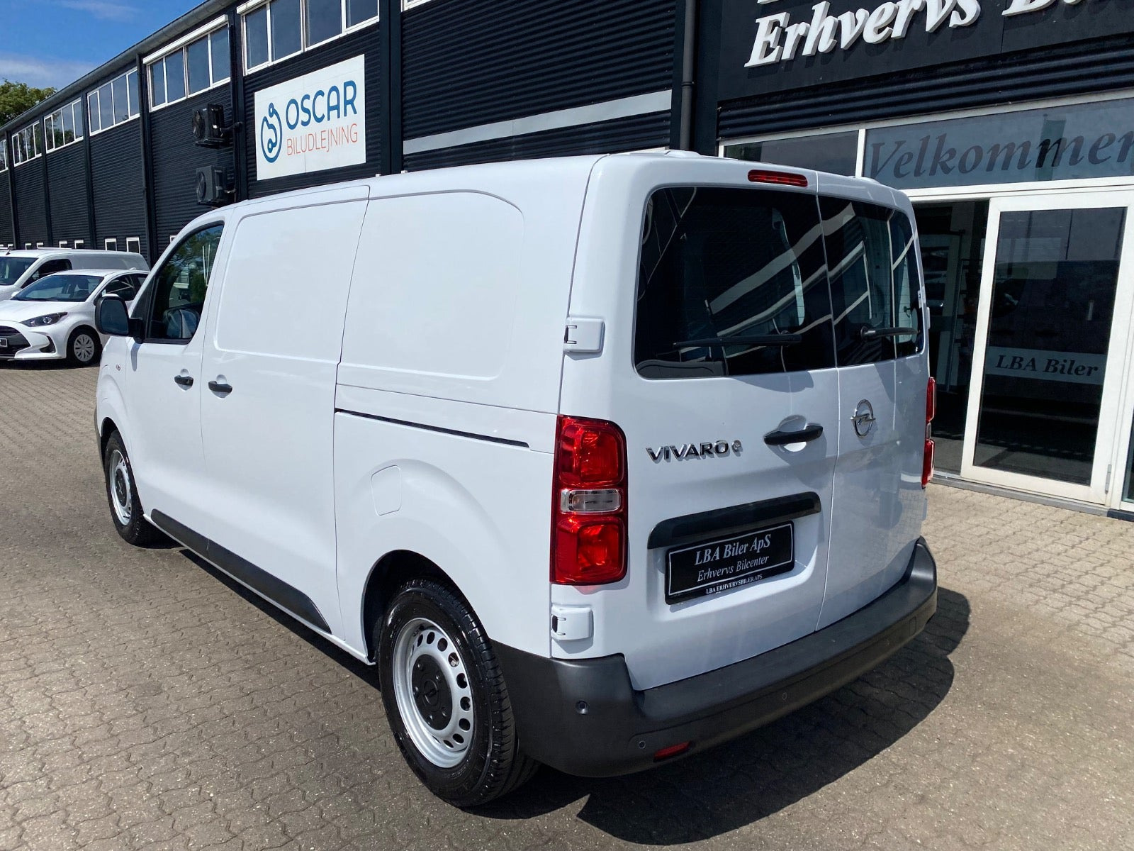 Hvid Opel Vivaro-e fra 2024
