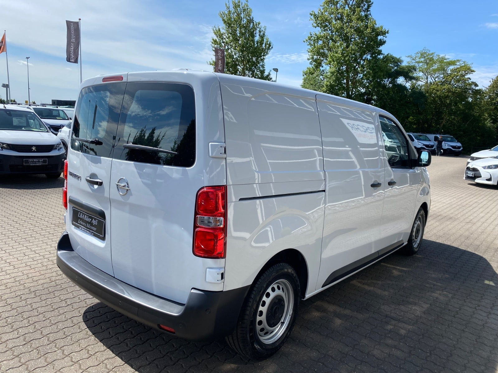 Hvid Opel Vivaro-e fra 2024