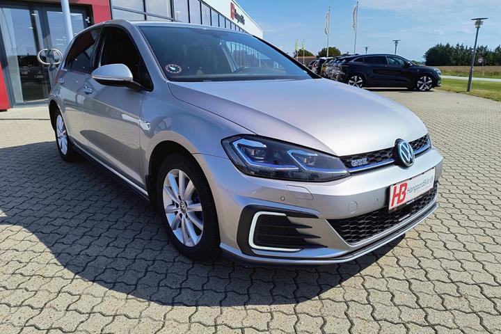 Sølv VW Golf VII fra 2020