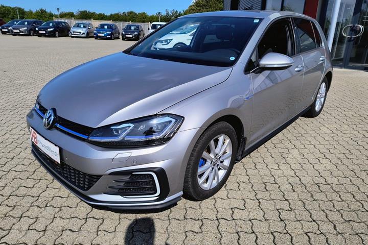 Sølv VW Golf VII fra 2020