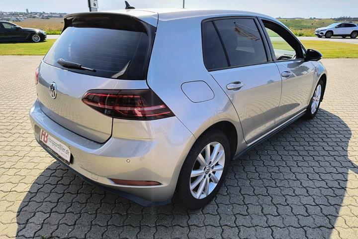 Sølv VW Golf VII fra 2020
