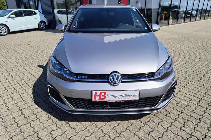 Sølv VW Golf VII fra 2020