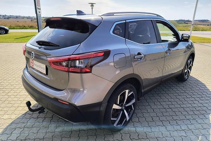 Grå Nissan Qashqai fra 2018