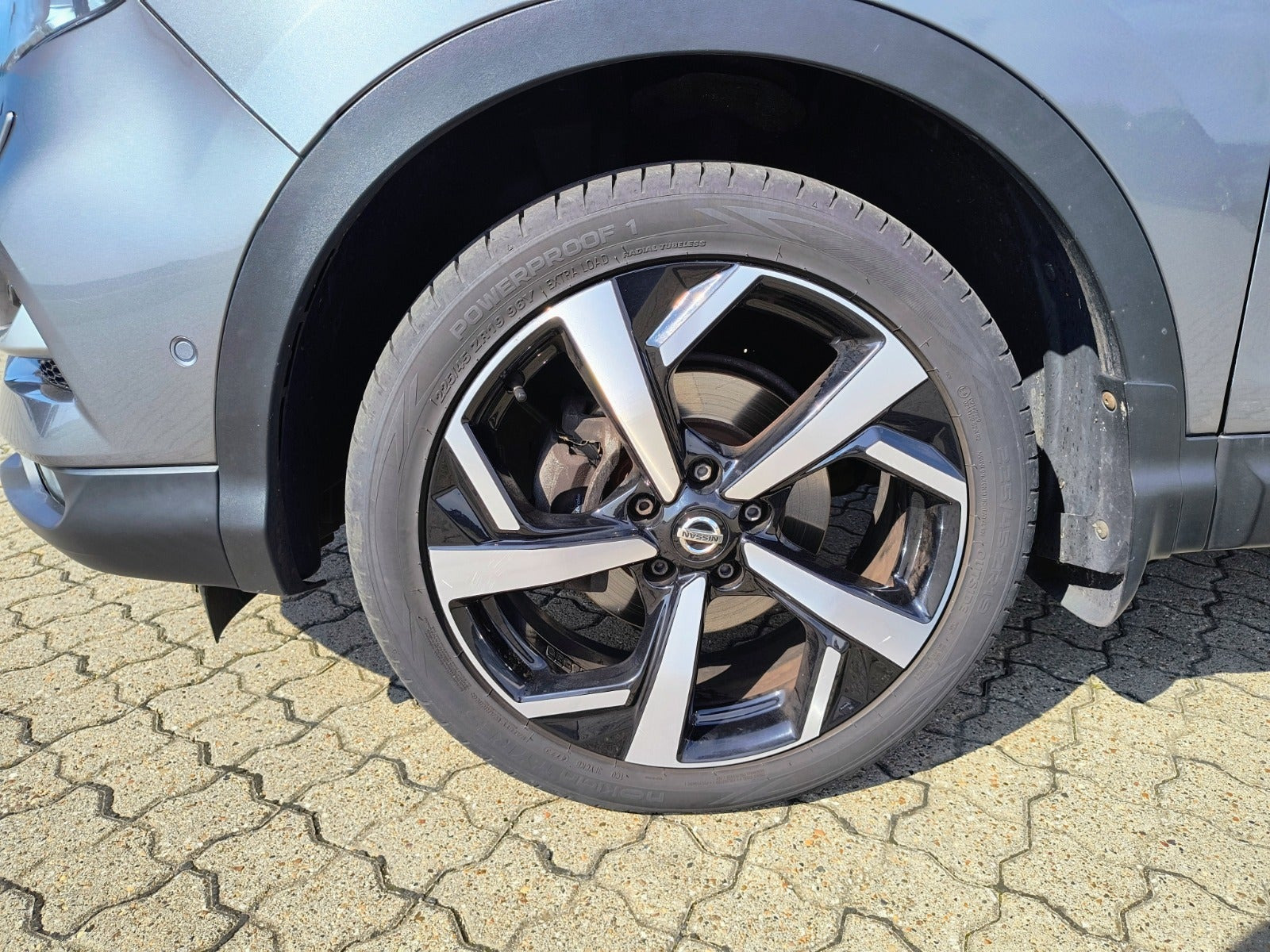 Grå Nissan Qashqai fra 2018