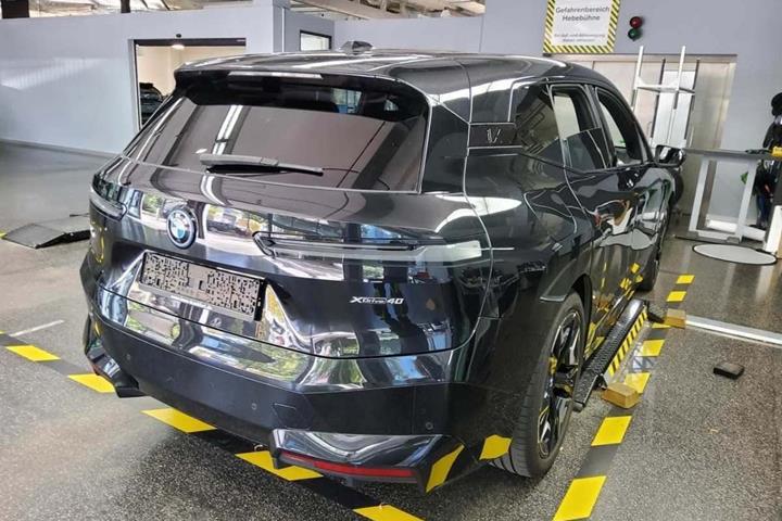 Sort BMW iX fra 2023