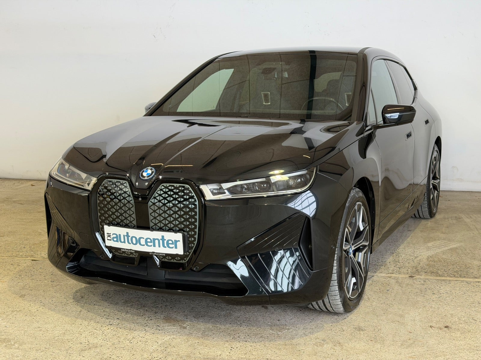 Sort BMW iX fra 2022