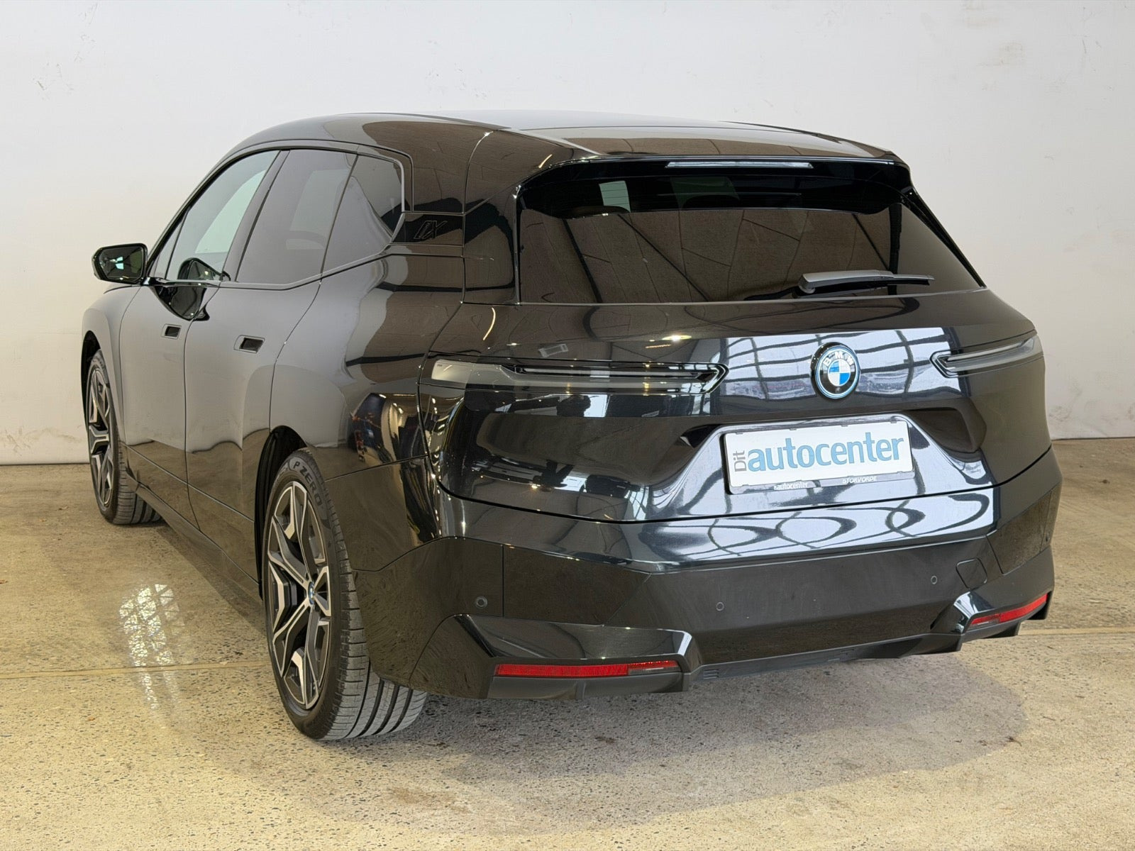 Sort BMW iX fra 2022