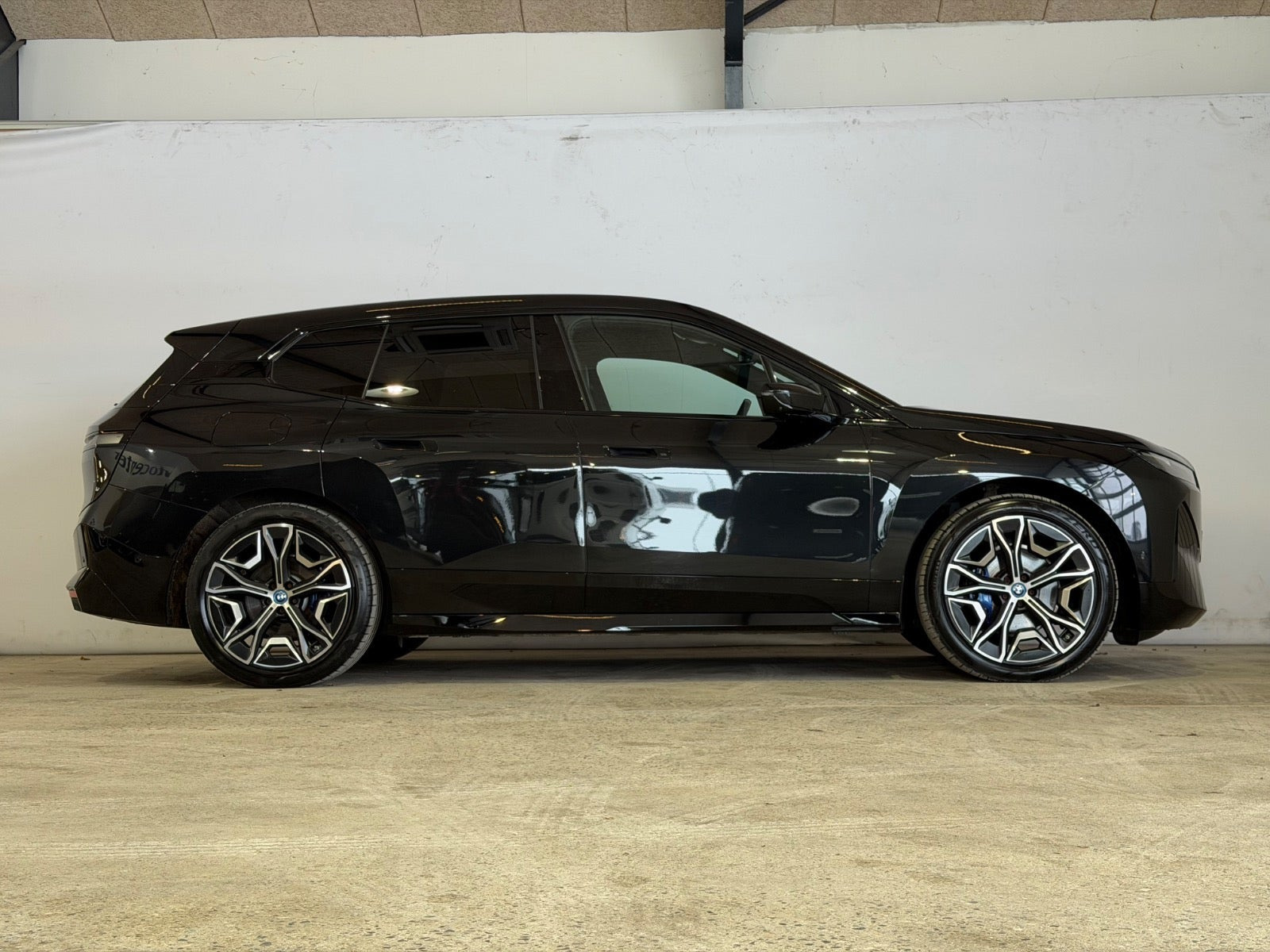 Sort BMW iX fra 2022