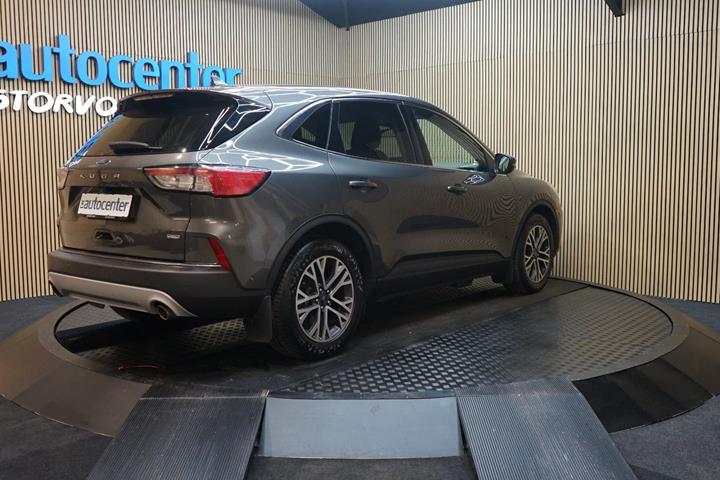 Grå Ford Kuga fra 2020