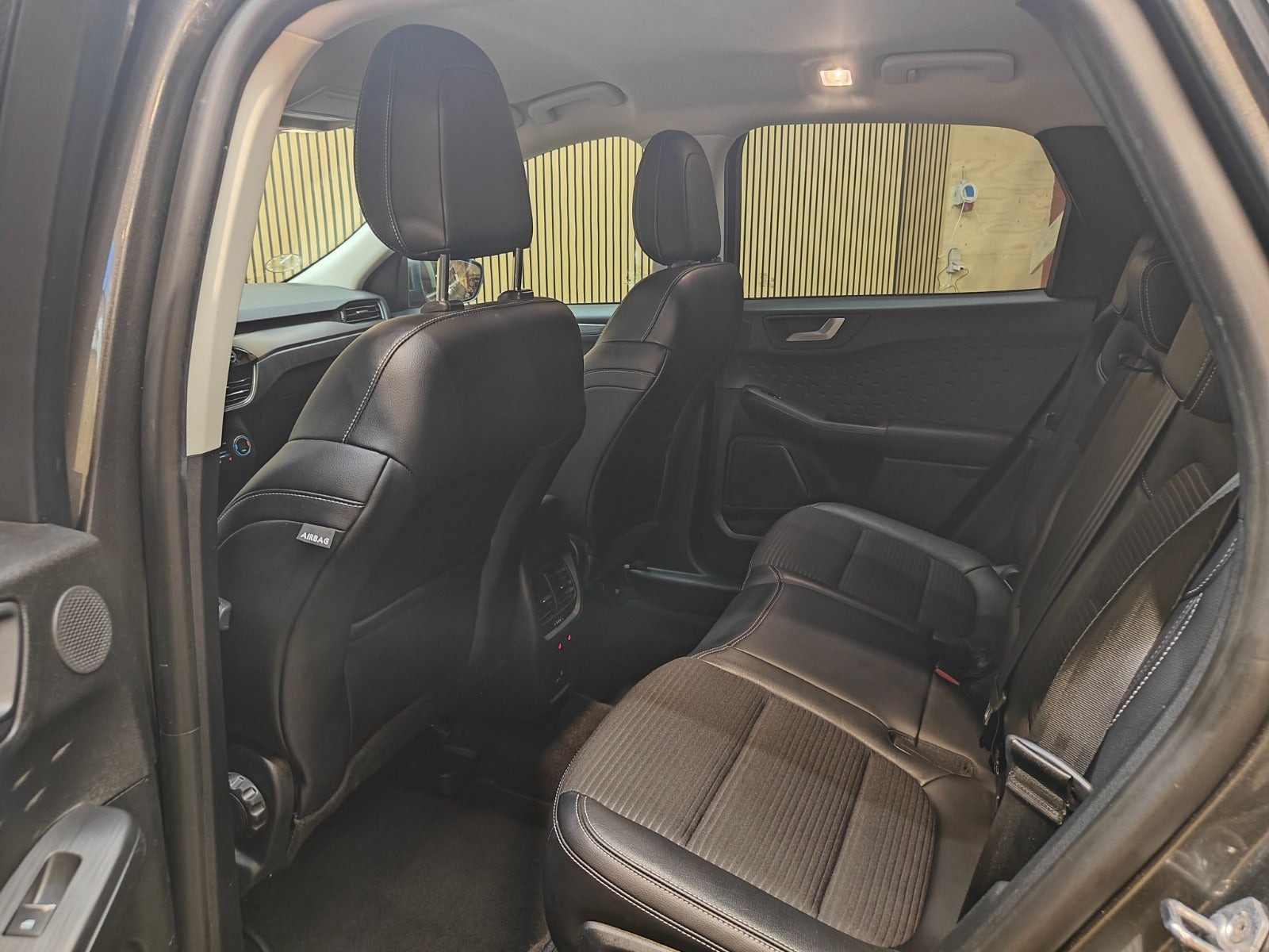 Grå Ford Kuga fra 2020
