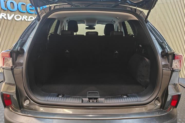 Grå Ford Kuga fra 2020