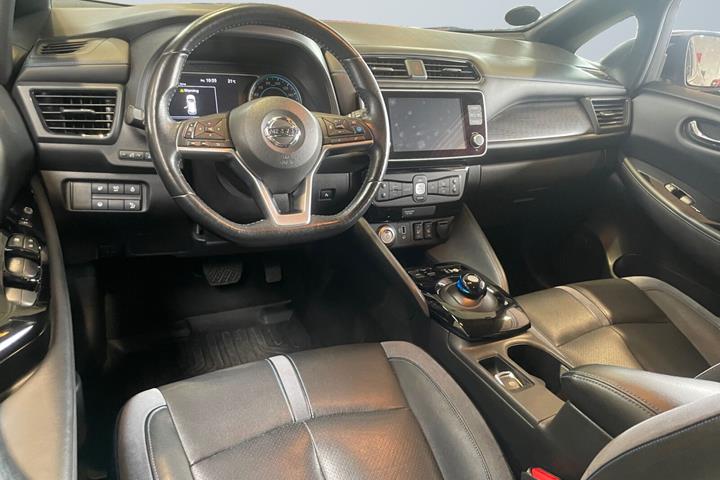 Sort Nissan Leaf fra 2020