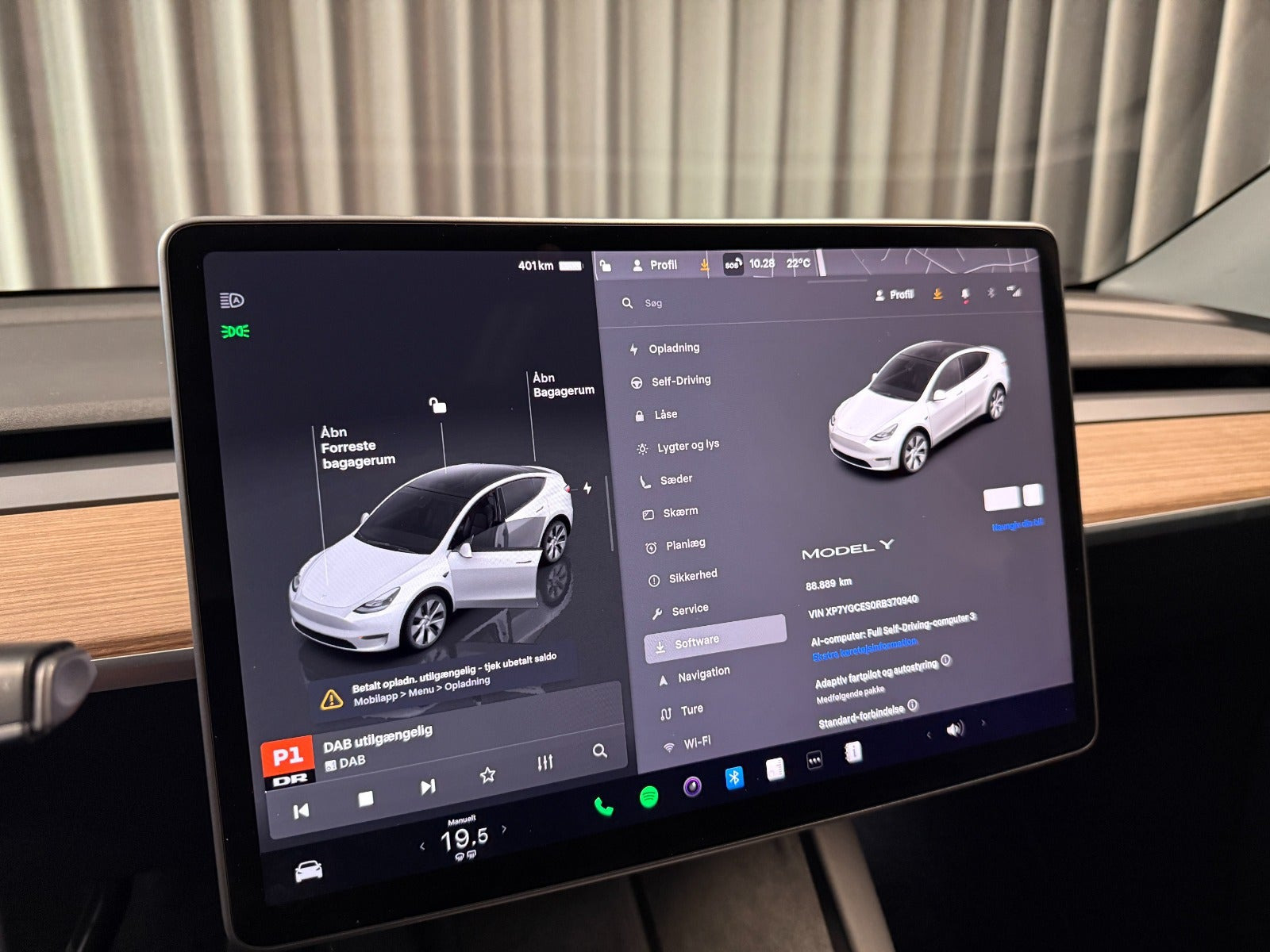 Hvid Tesla Model Y fra 2024