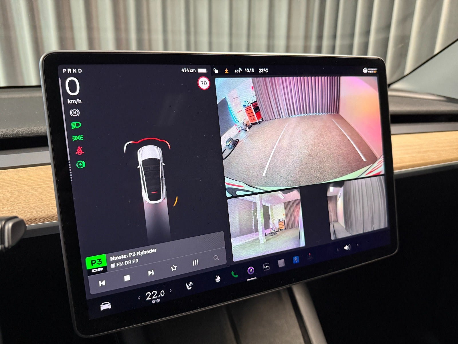 Hvid Tesla Model Y fra 2024