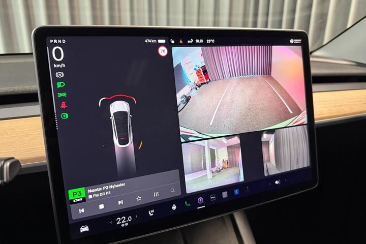 Hvid Tesla Model Y fra 2024