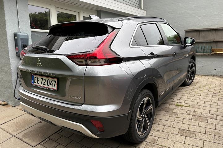 Grå Mitsubishi Eclipse Cross fra 2024