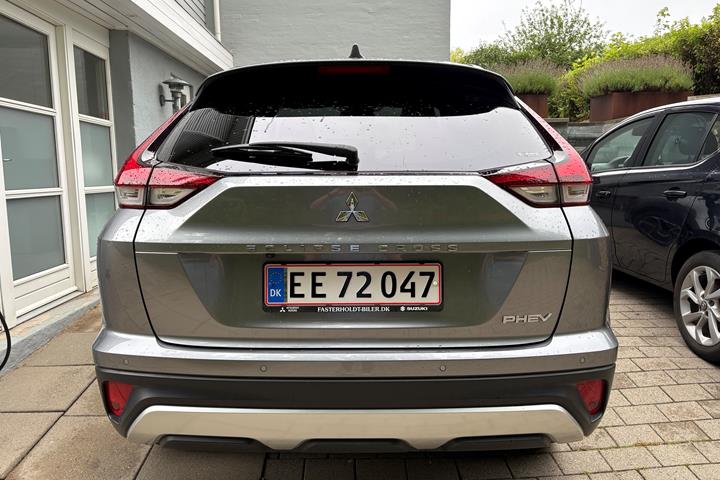 Grå Mitsubishi Eclipse Cross fra 2024
