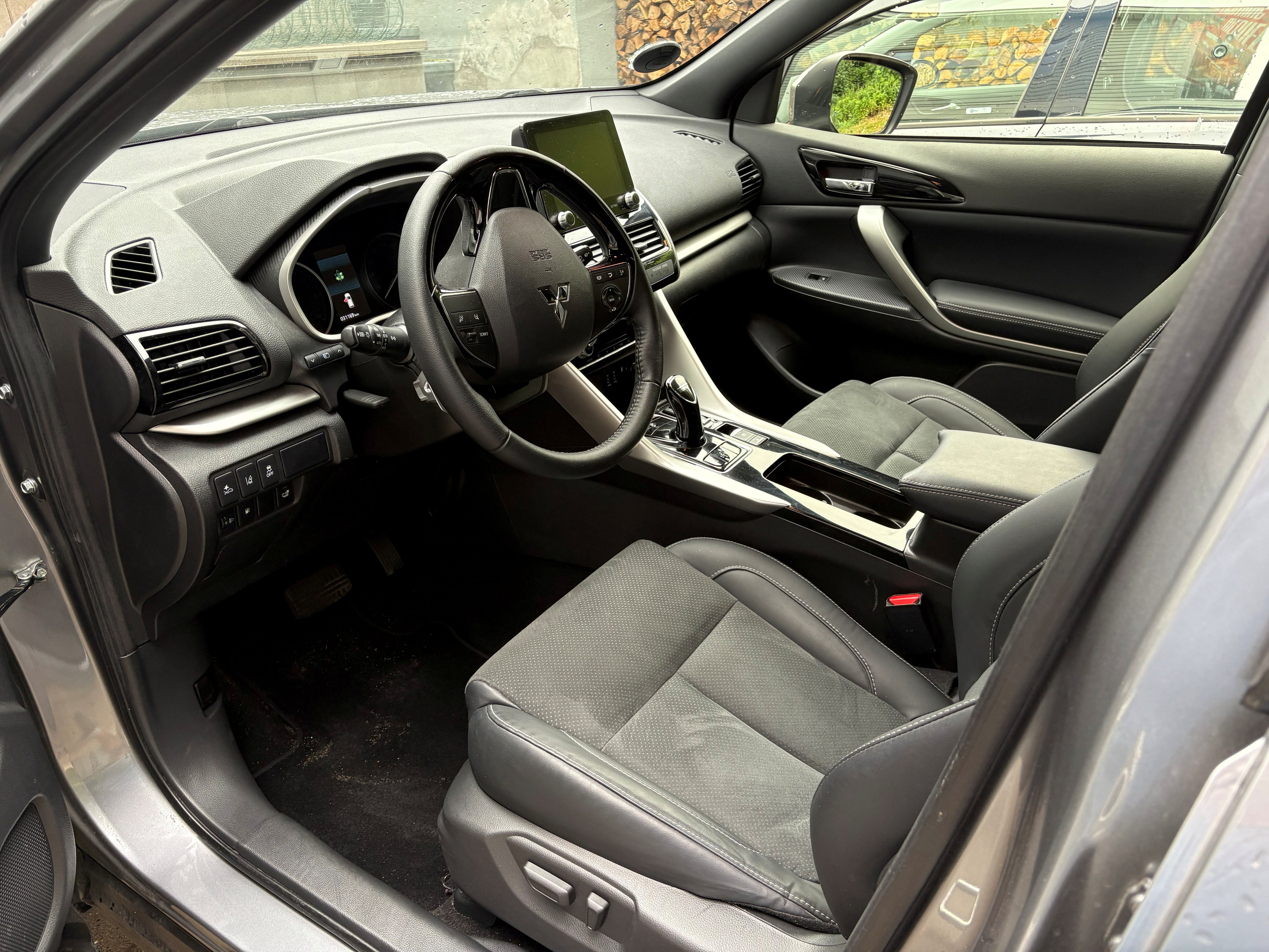 Grå Mitsubishi Eclipse Cross fra 2024