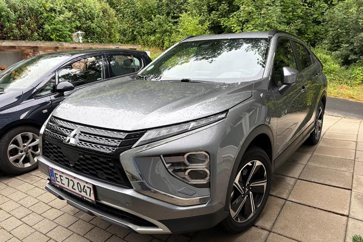Grå Mitsubishi Eclipse Cross fra 2024