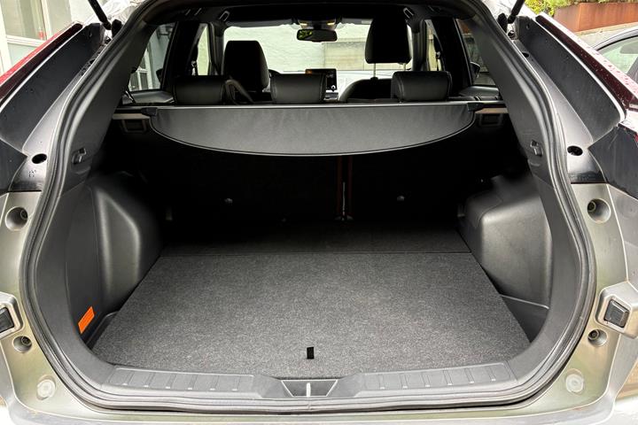 Grå Mitsubishi Eclipse Cross fra 2024