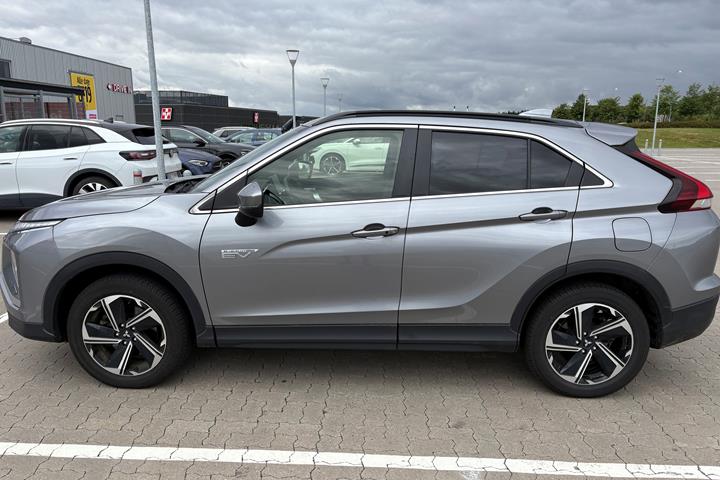 Grå Mitsubishi Eclipse Cross fra 2024