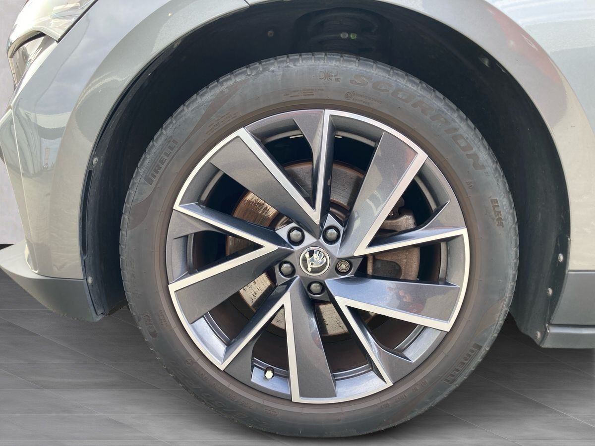 Sort Skoda Enyaq fra 2022