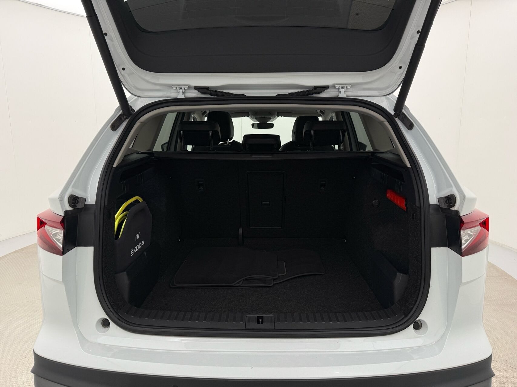 Hvid Skoda Enyaq fra 2021