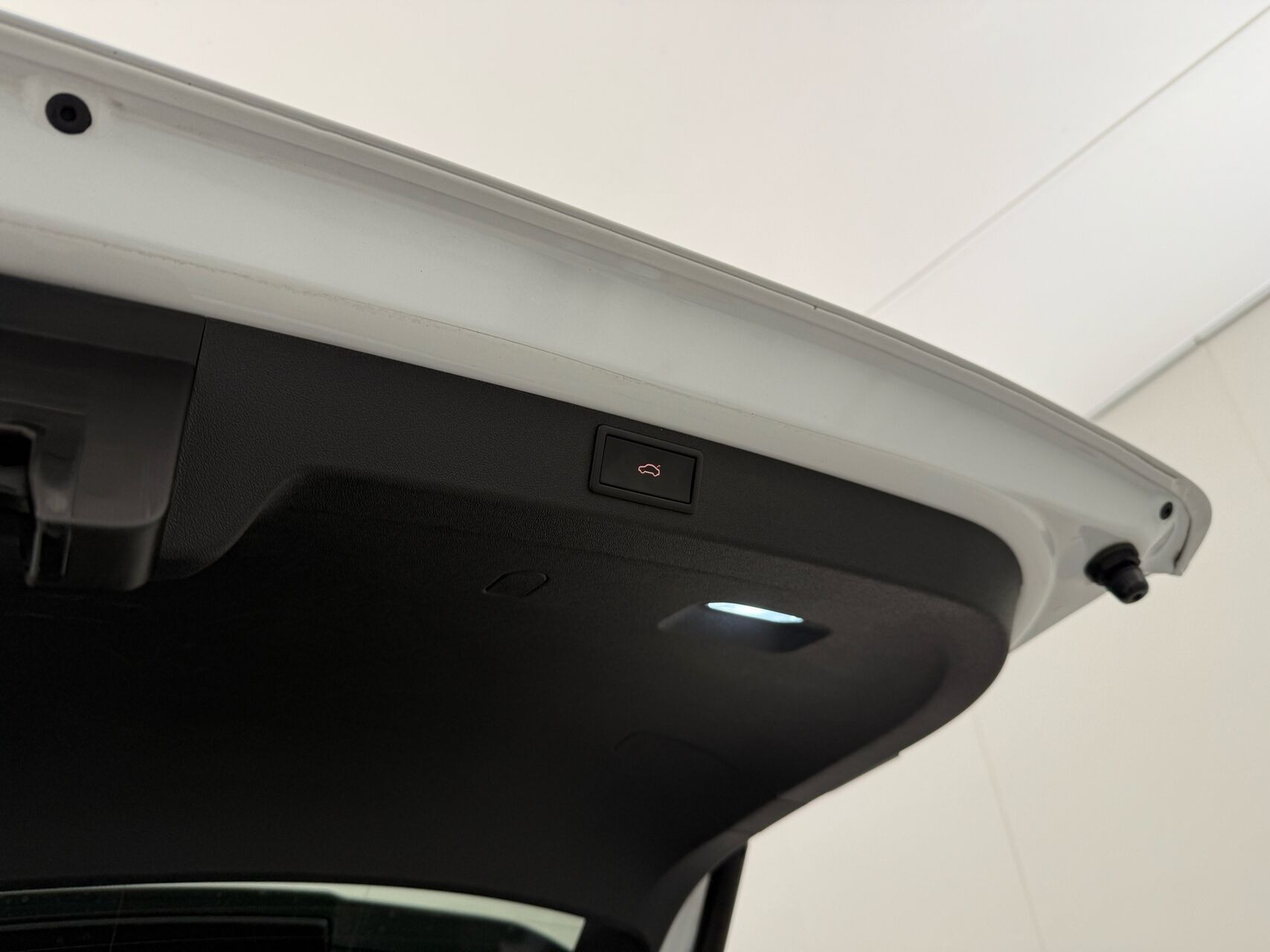 Hvid Skoda Enyaq fra 2021