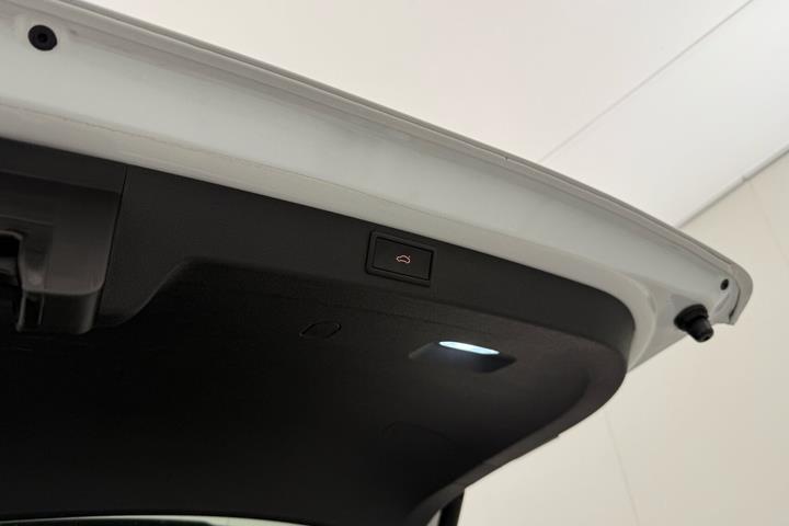Hvid Skoda Enyaq fra 2021