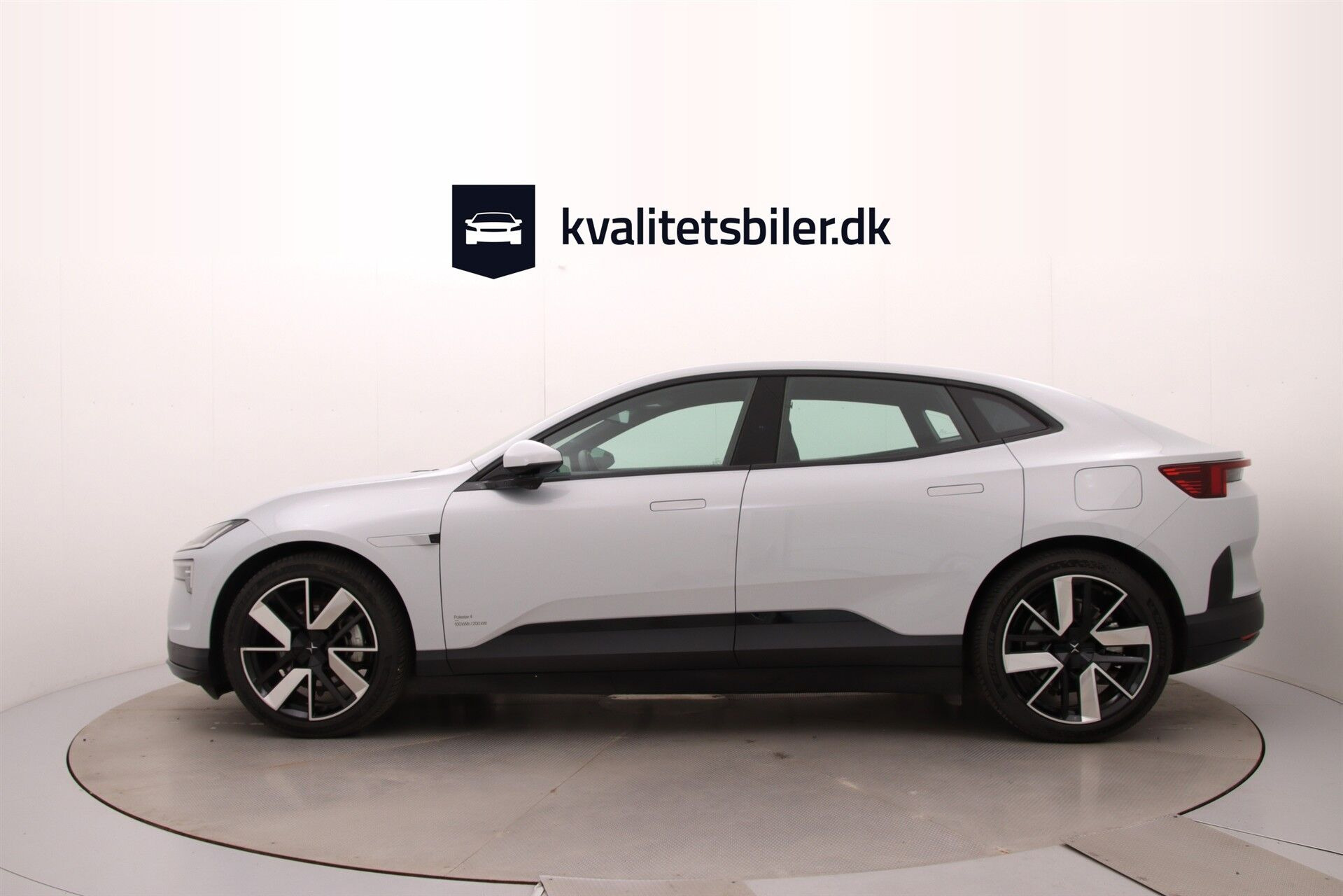 Sølv Polestar 4 fra 2025