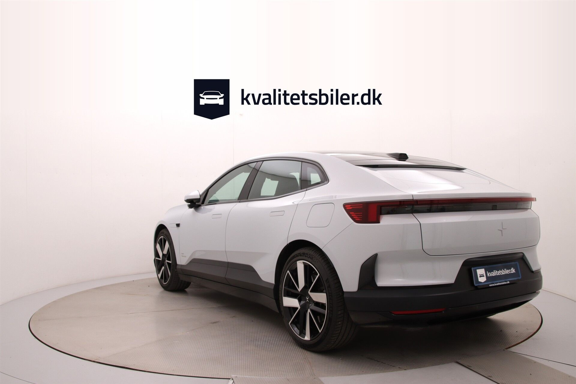 Sølv Polestar 4 fra 2025