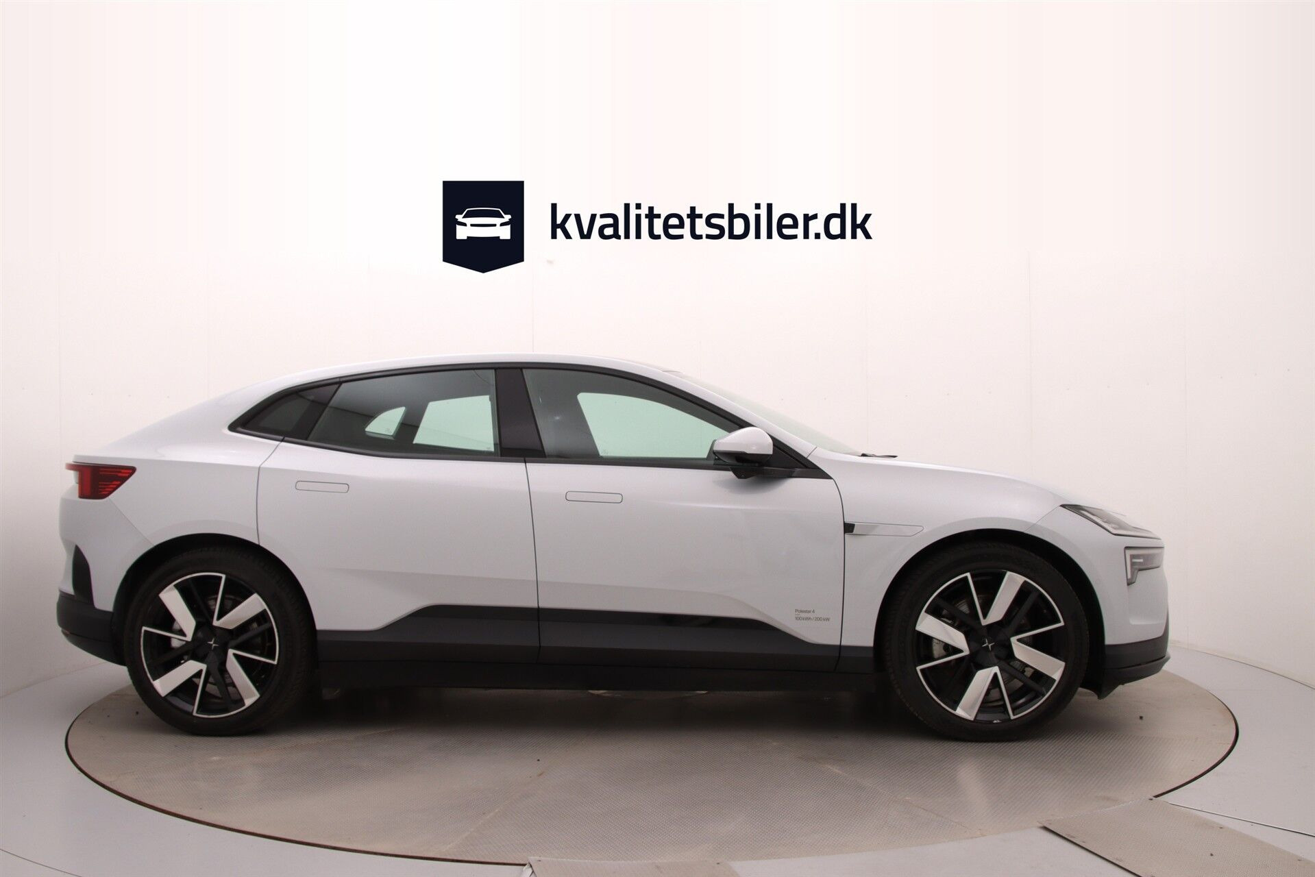 Sølv Polestar 4 fra 2025