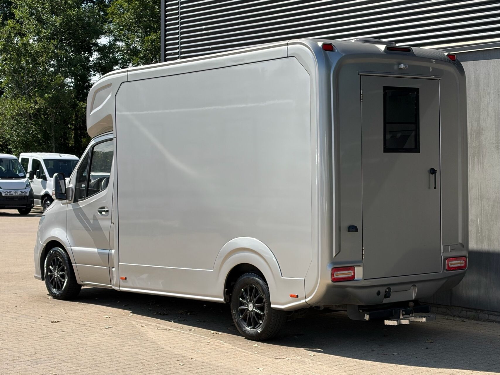 Grå Mercedes Sprinter fra 2023