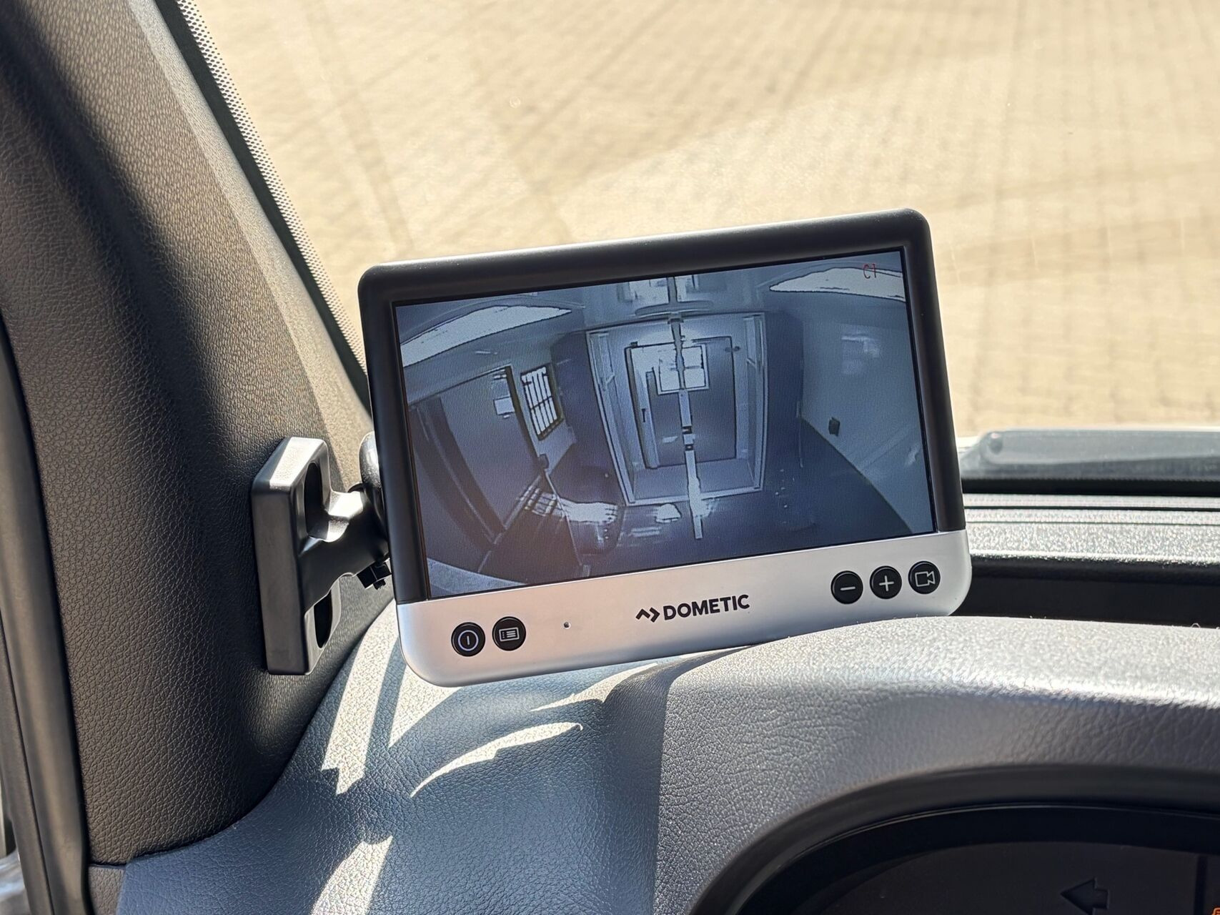 Grå Mercedes Sprinter fra 2023