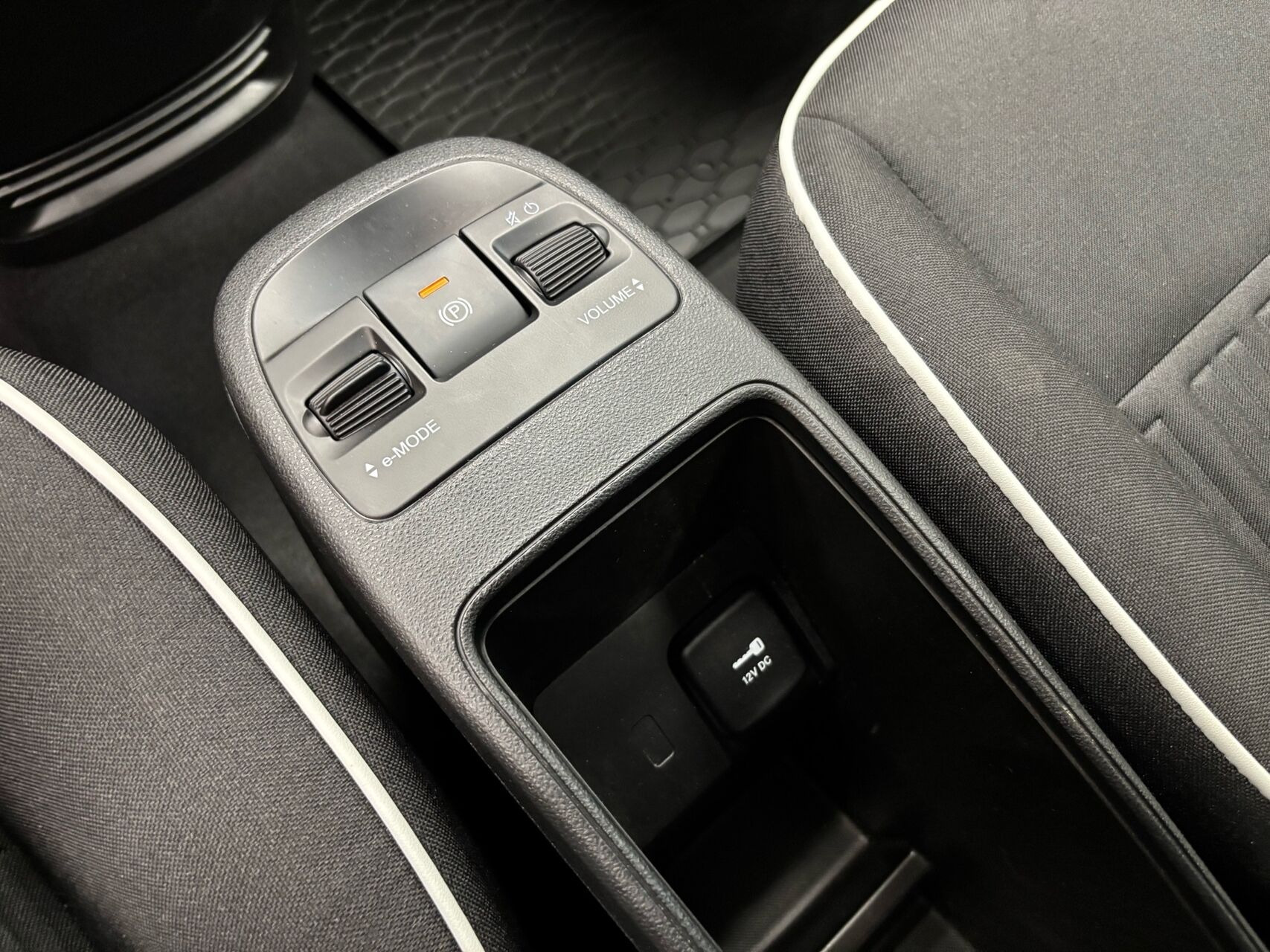 Hvid Fiat 500e fra 2023