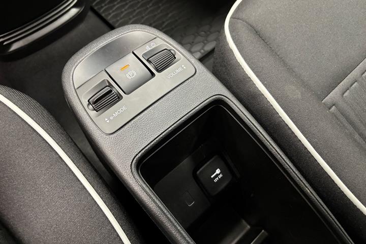 Hvid Fiat 500e fra 2023