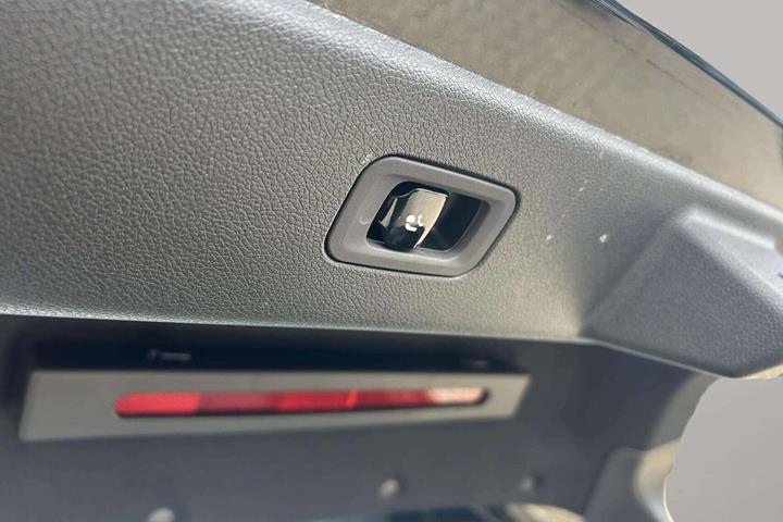 Sort Mercedes CLA250+ fra 2025