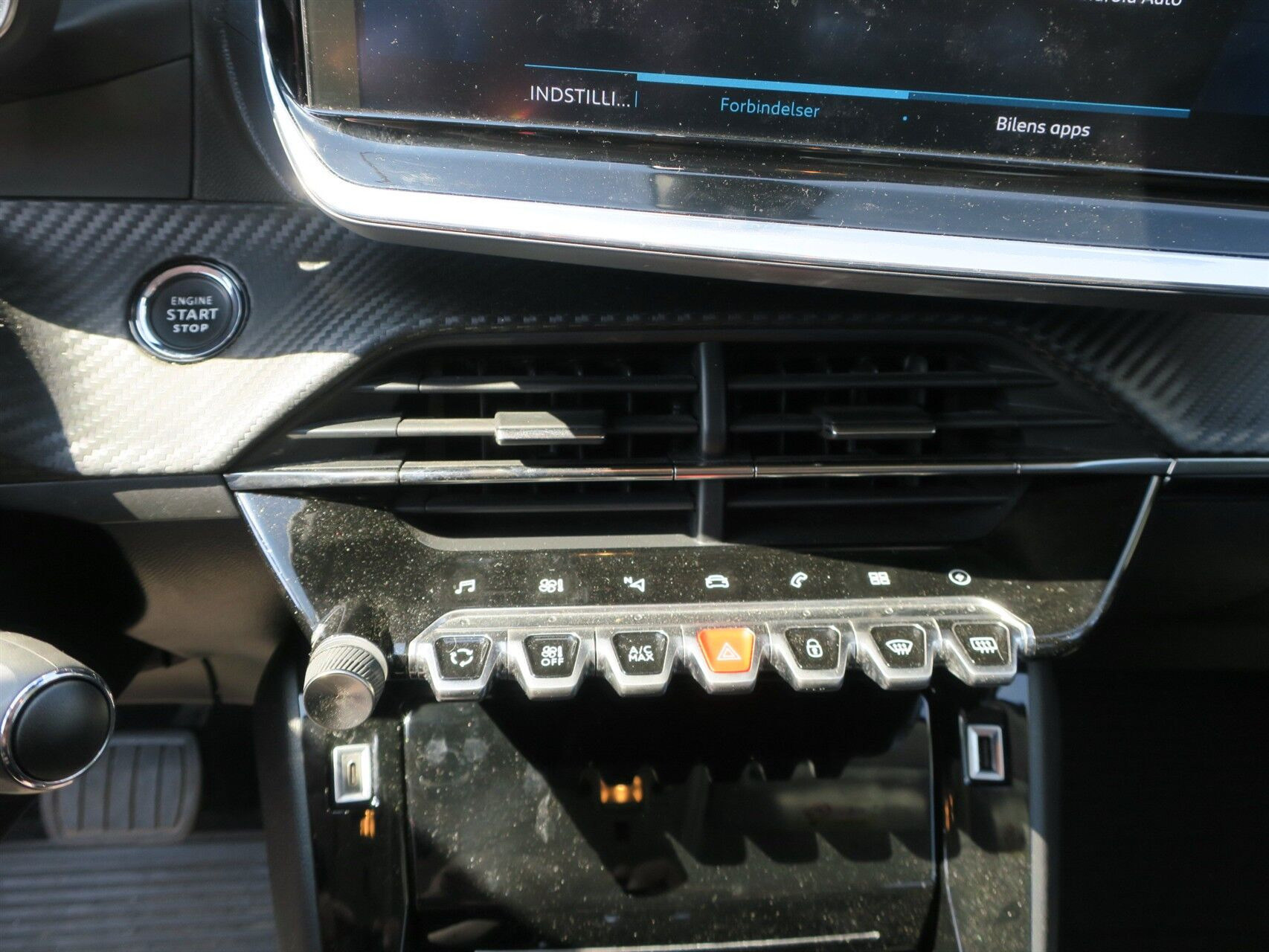 Blå Peugeot e-208 fra 2020