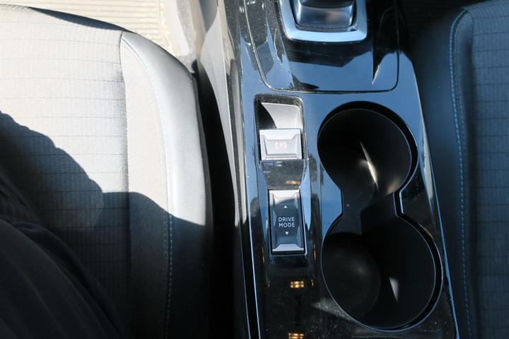 Blå Peugeot e-208 fra 2020