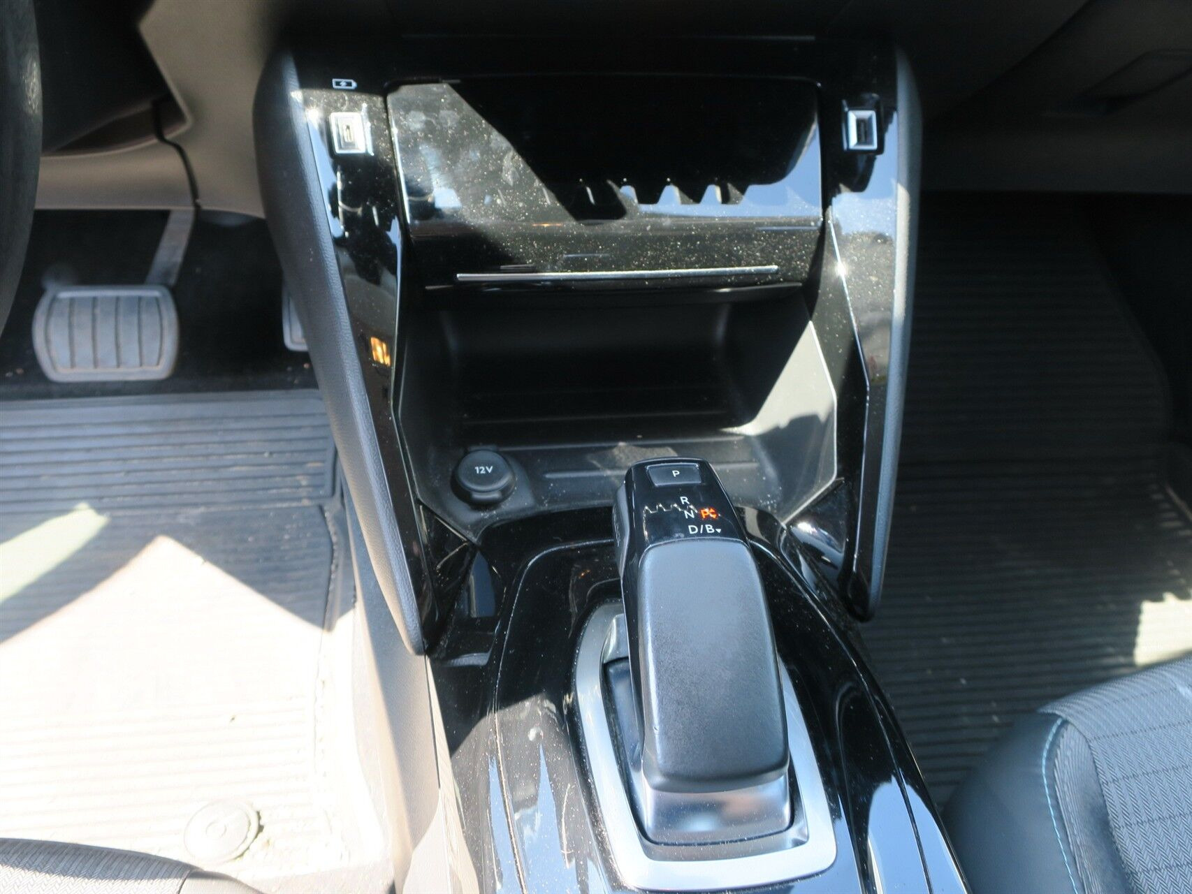 Blå Peugeot e-208 fra 2020