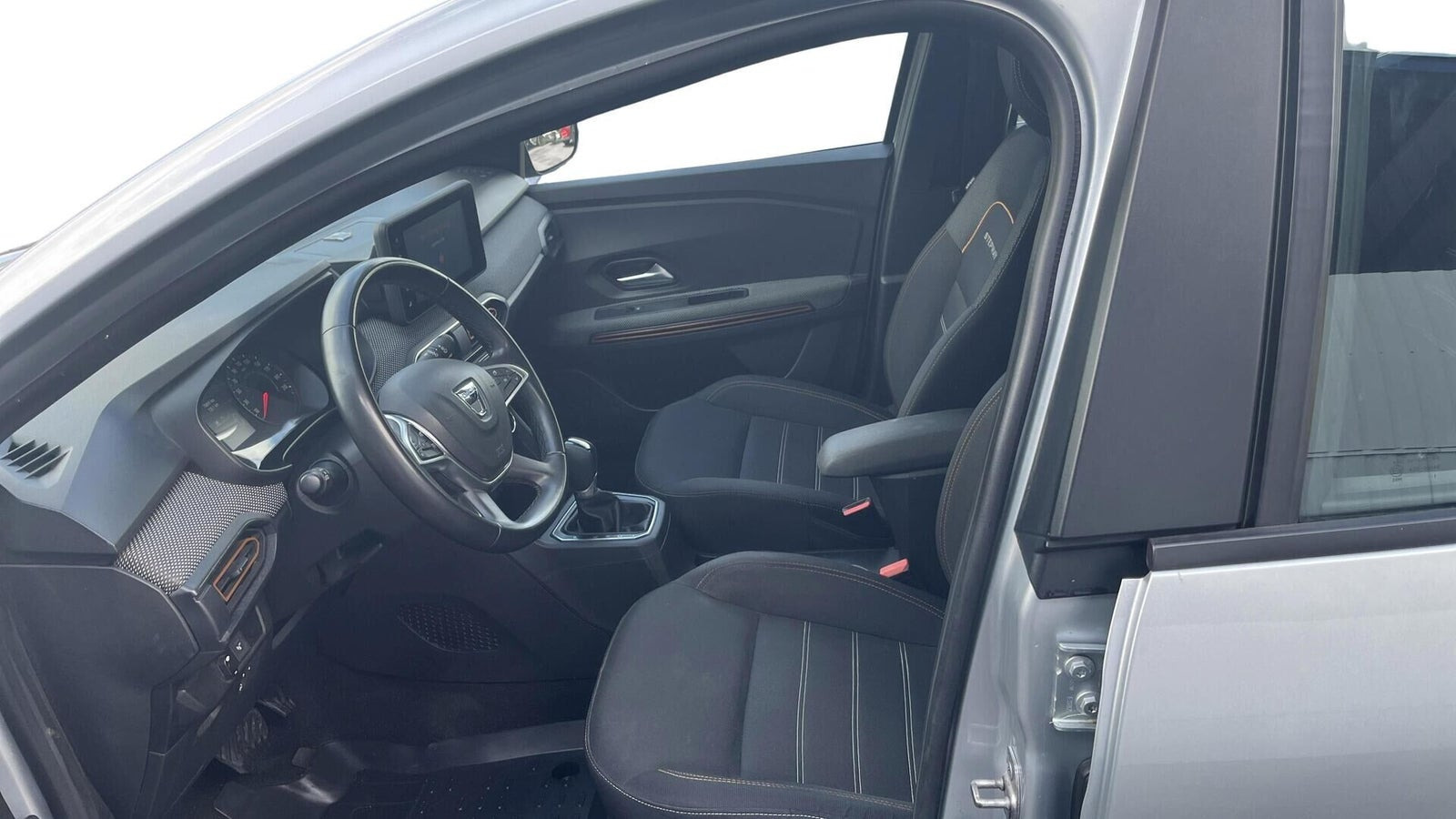 Beige Dacia Sandero Stepway fra 2021
