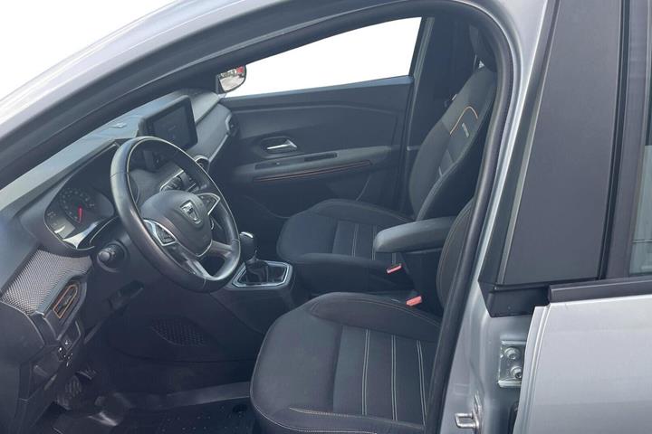 Beige Dacia Sandero Stepway fra 2021