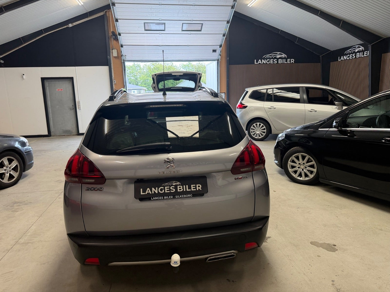 Sølv Peugeot 2008 fra 2018