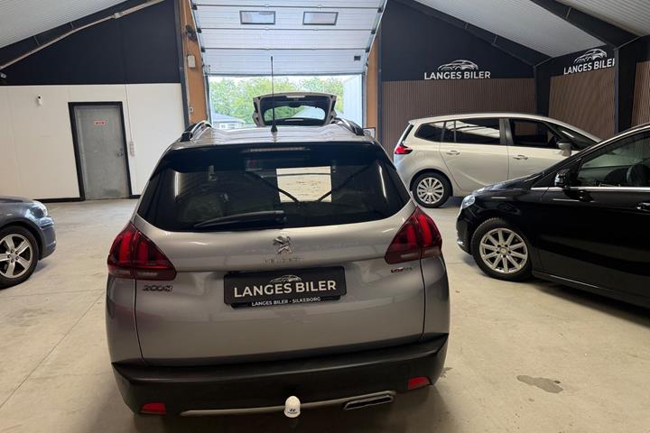 Sølv Peugeot 2008 fra 2018