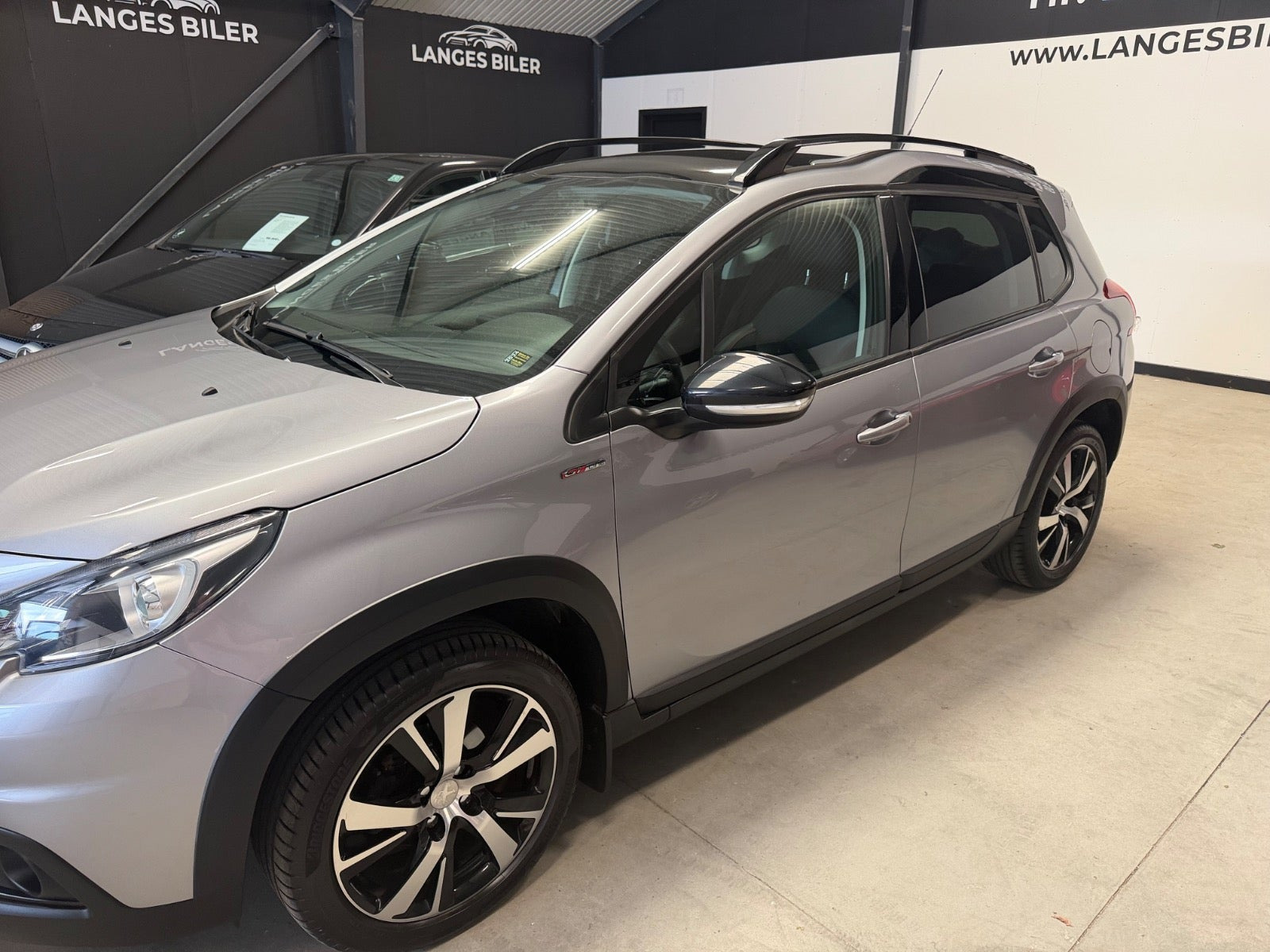 Sølv Peugeot 2008 fra 2018