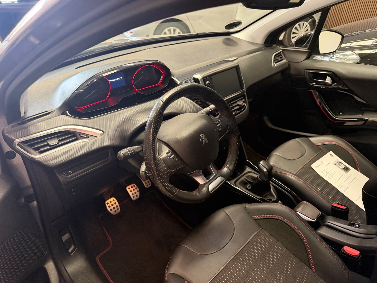 Sølv Peugeot 2008 fra 2018
