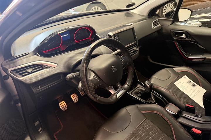 Sølv Peugeot 2008 fra 2018